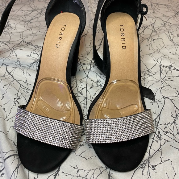 Wide width bling heels - Picture 1 of 2